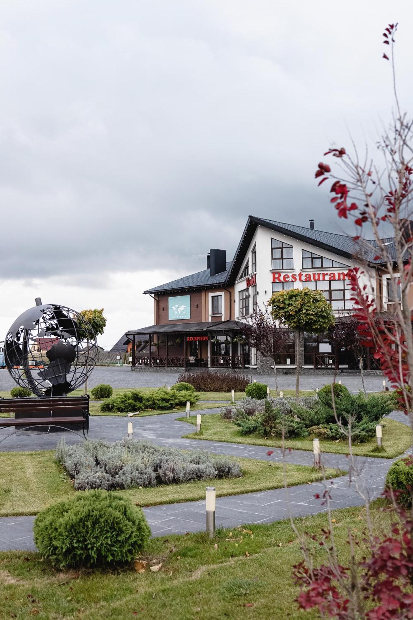 Geography Hotel Veresneve Екстериор снимка