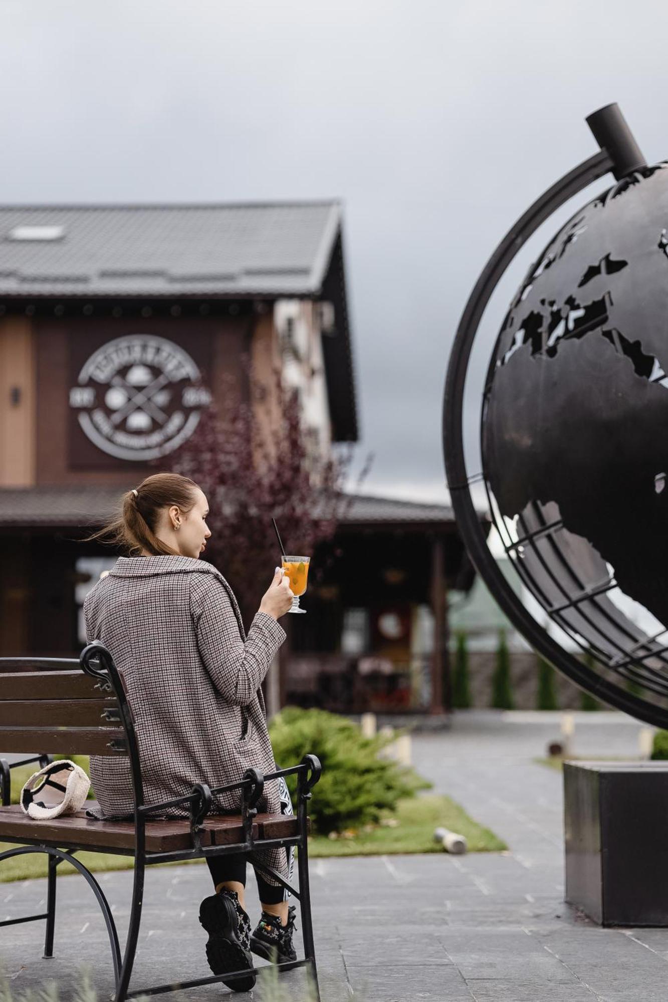 Geography Hotel Veresneve Екстериор снимка