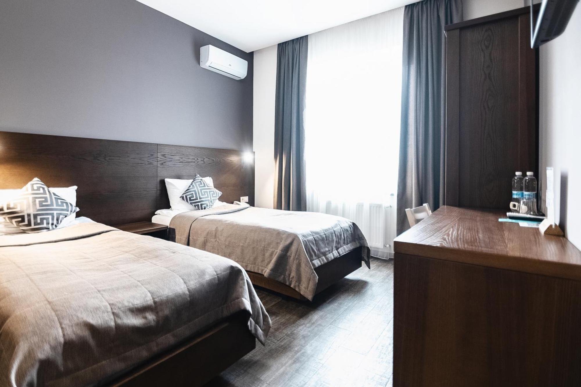Geography Hotel Veresneve Екстериор снимка