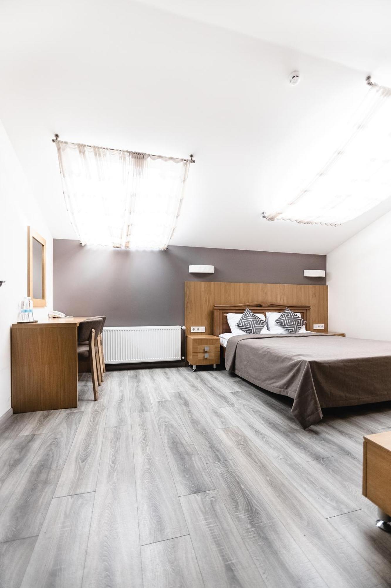 Geography Hotel Veresneve Екстериор снимка