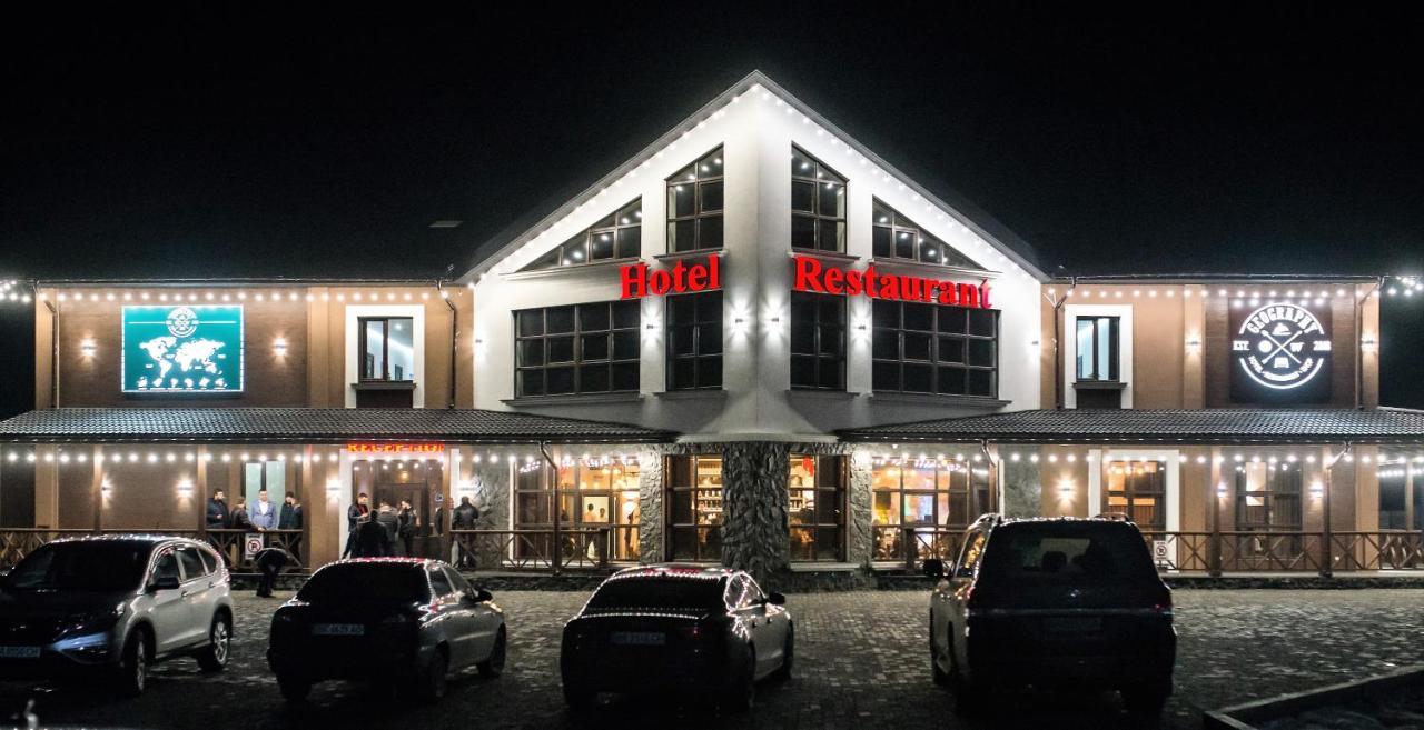 Geography Hotel Veresneve Екстериор снимка