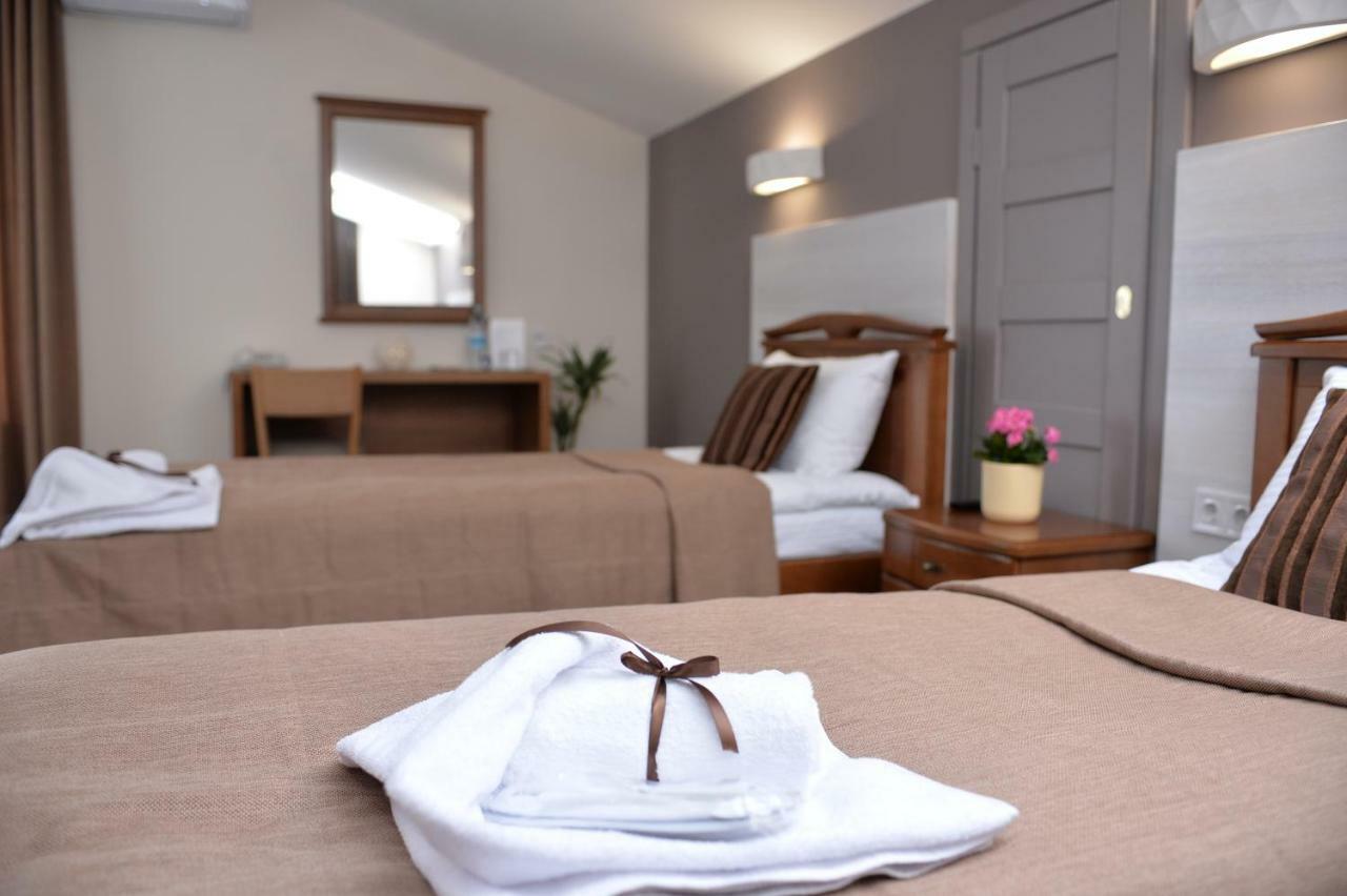 Geography Hotel Veresneve Екстериор снимка