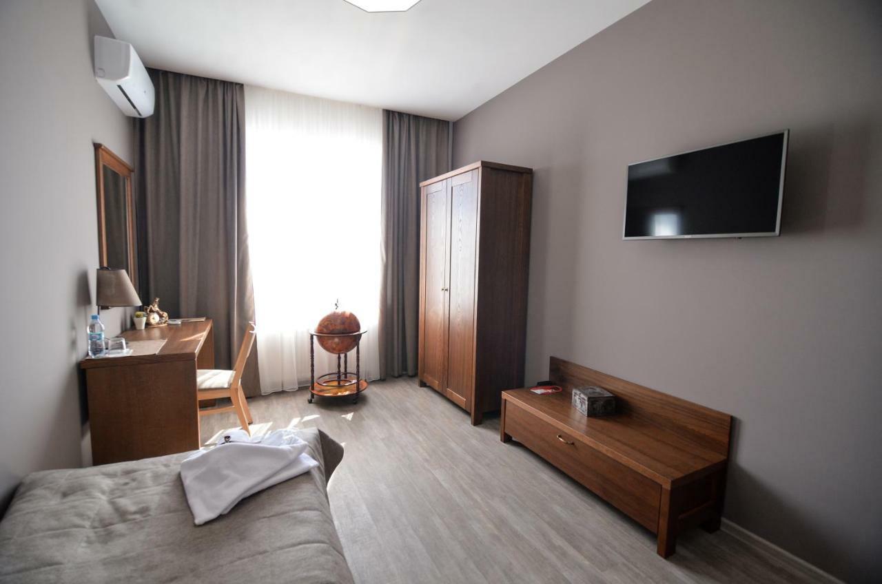 Geography Hotel Veresneve Екстериор снимка