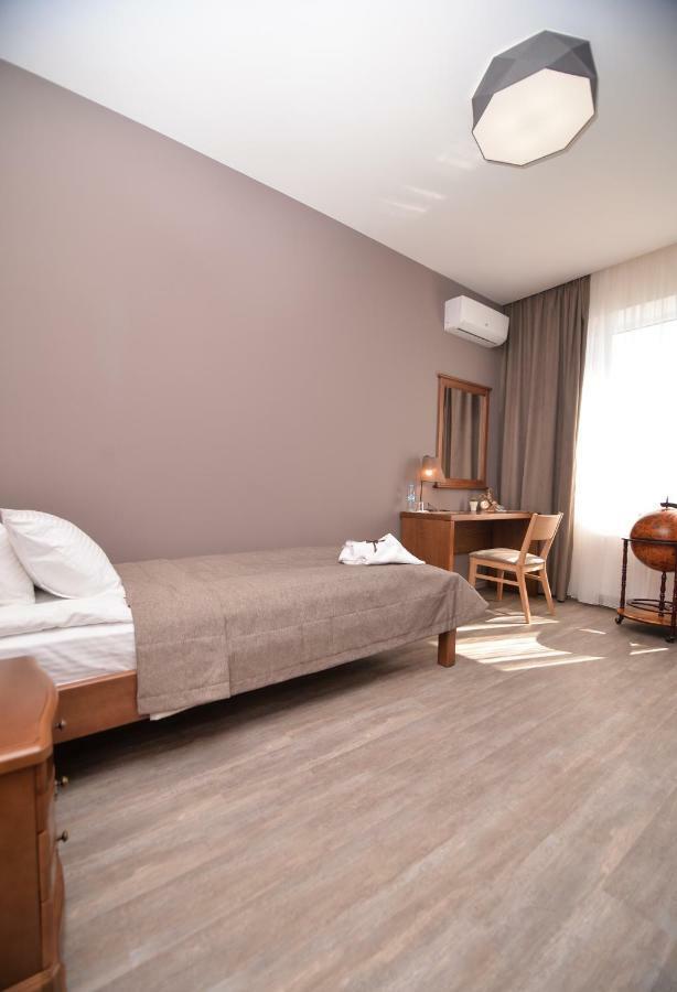Geography Hotel Veresneve Екстериор снимка