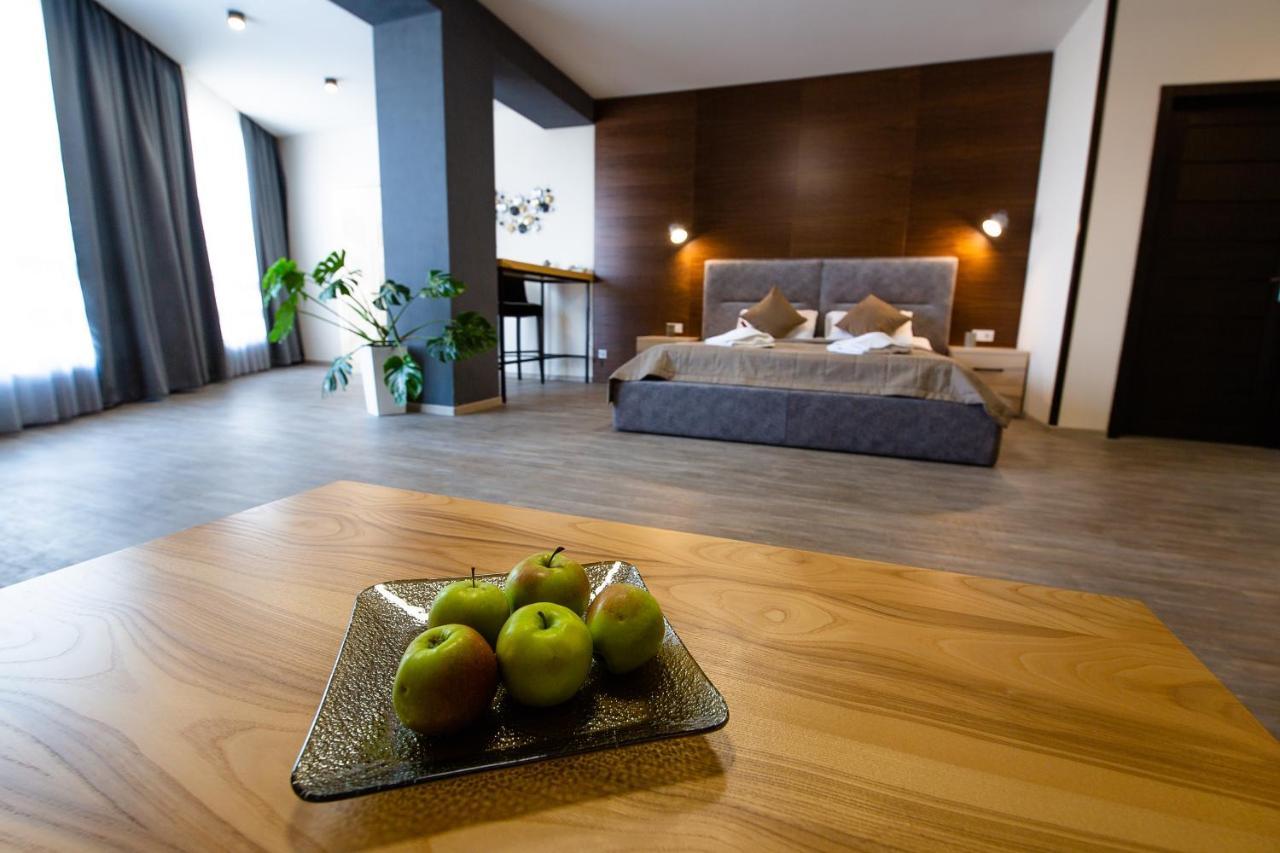 Geography Hotel Veresneve Екстериор снимка