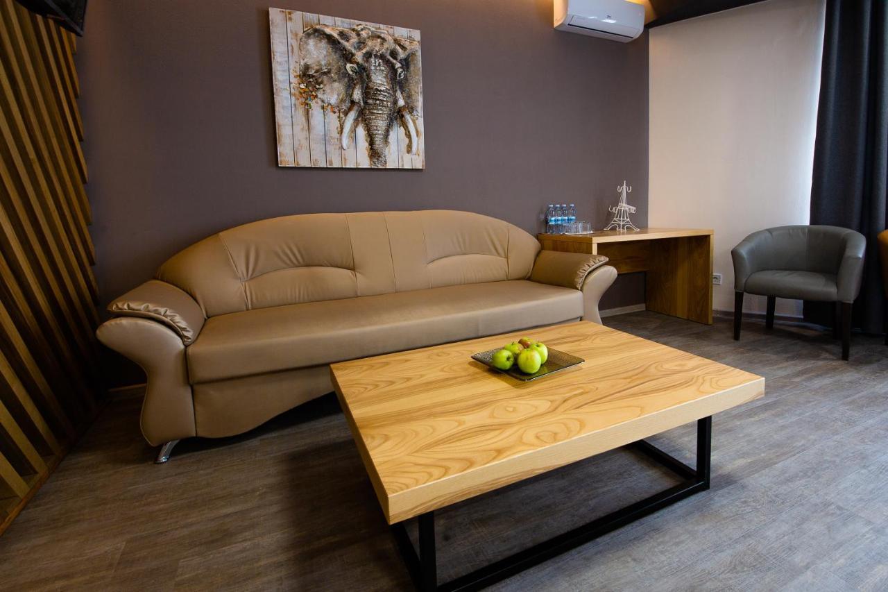 Geography Hotel Veresneve Екстериор снимка